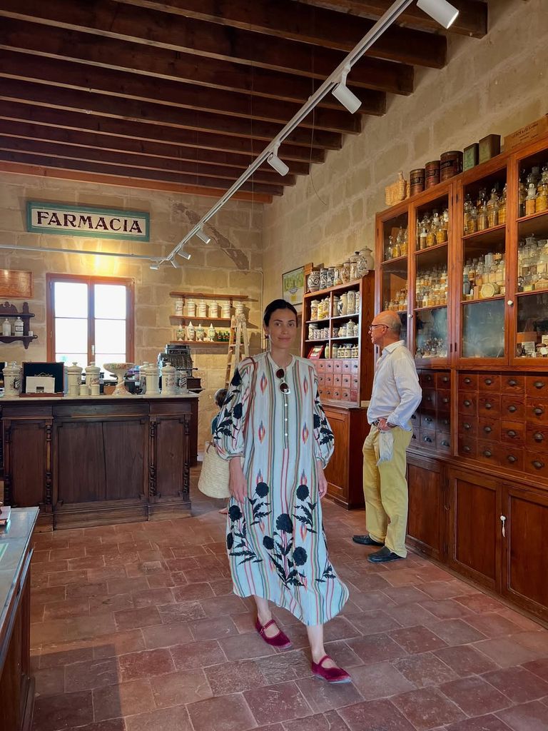 El truco de Sassa de Osma para vestir cómoda y sin complicaciones en la playa es un caftán