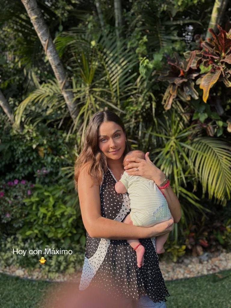 Con fotos inéditas, Claudia Martin comparte cómo han sido sus primeras semanas como mamá