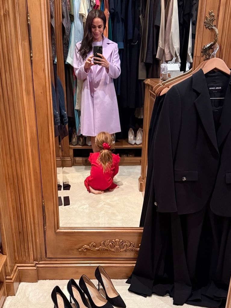 "La pequeña ayudante de mamá", ha dicho Meghan de su hija Lilibet, que la ha ayudado a vestirse y ponerse los zapatos