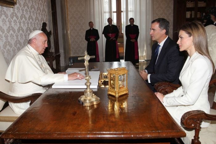 Los reyes Felipe y Letizia con el Papa Francisco