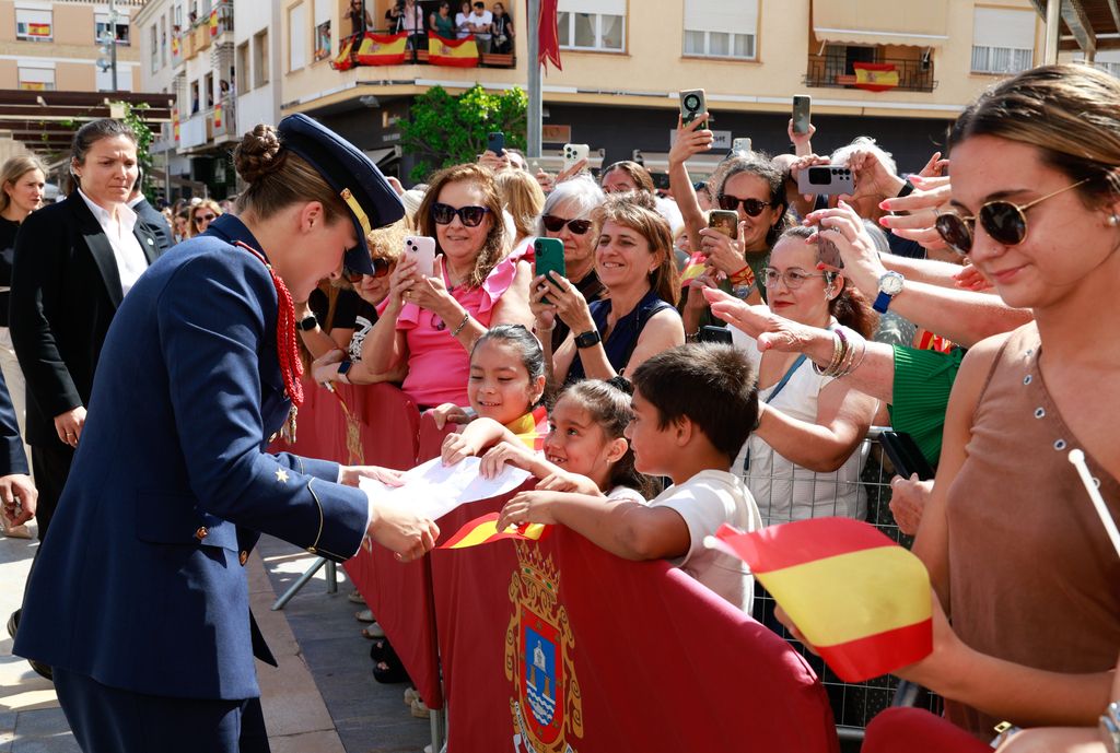 La Princesa de Asturias, a su llegada al Ayuntamiento de San Javier, donde ha recibido la Medalla de Oro de la Villa de San Javier y ha sido nombrada Hija Adoptiva de la misma.
