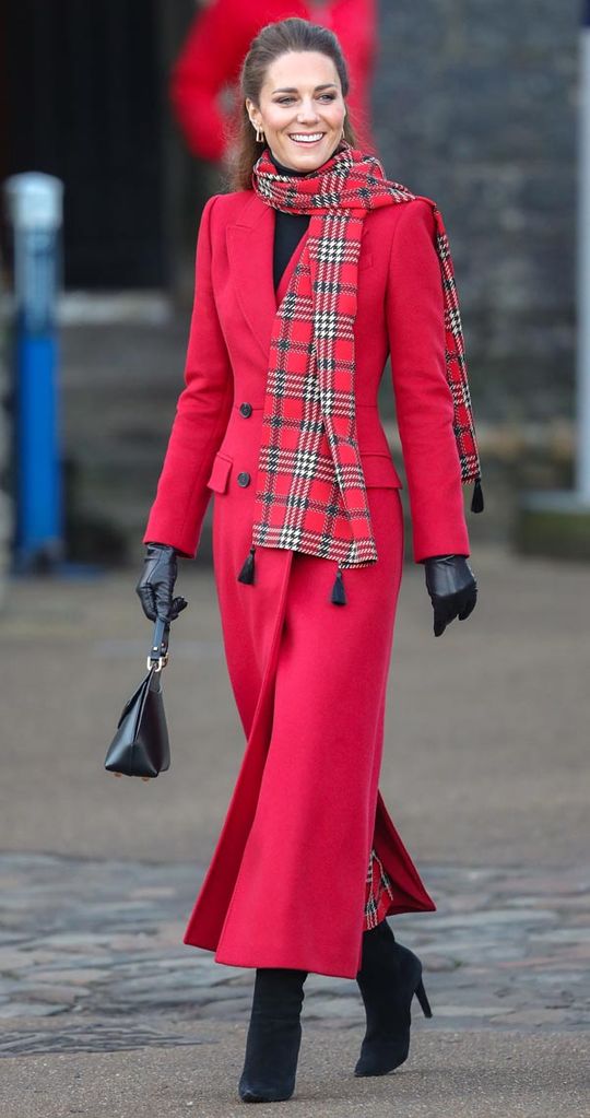 kate middleton abrigo rojo tartan