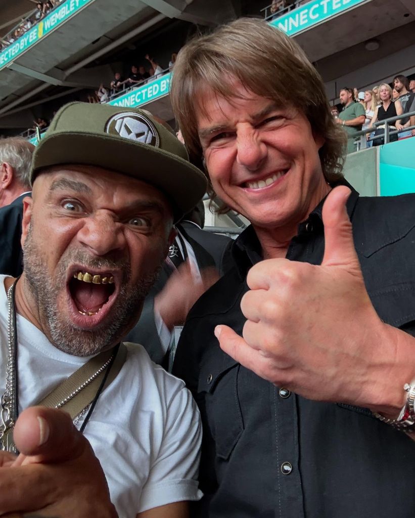 DJ Goldie no perdió la oportunidad de fotografiarse junto a Tom Cruise.