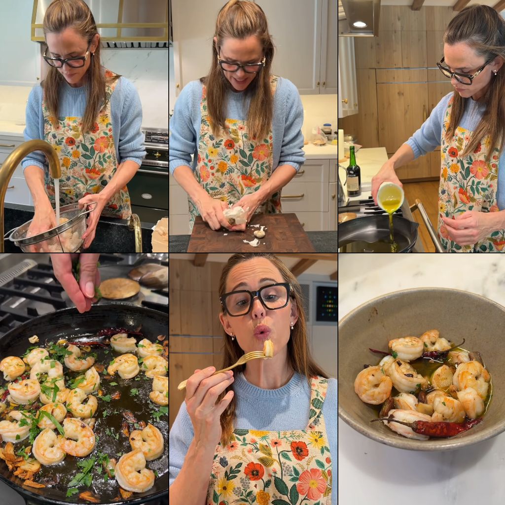 Jennifer Garner, durantel el cocinado de las gambas al ajillo.