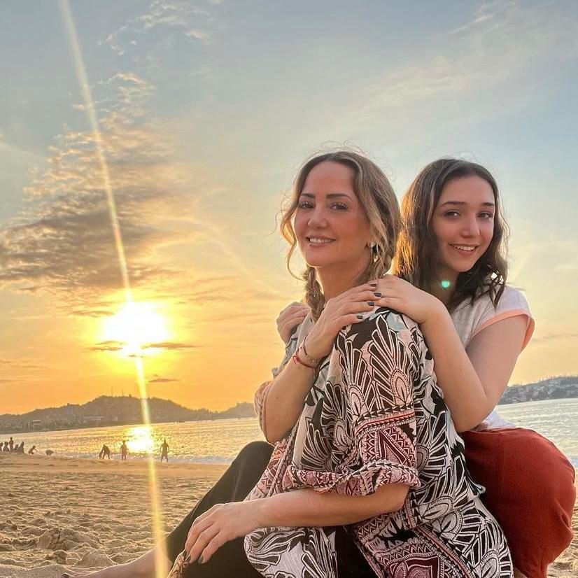 Andrea Legarreta y Nina