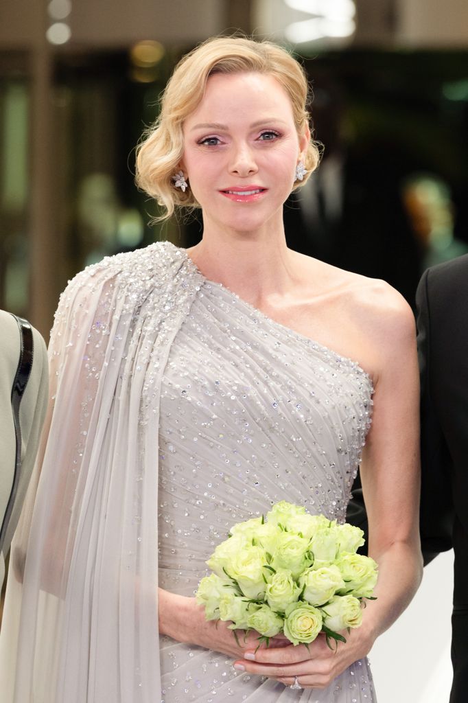Charlène con un vestido con strass para el Baile de la rosa