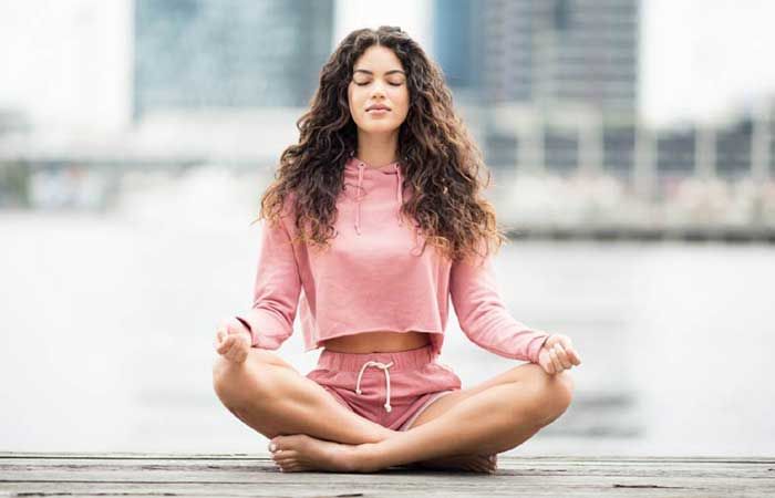 chica meditando