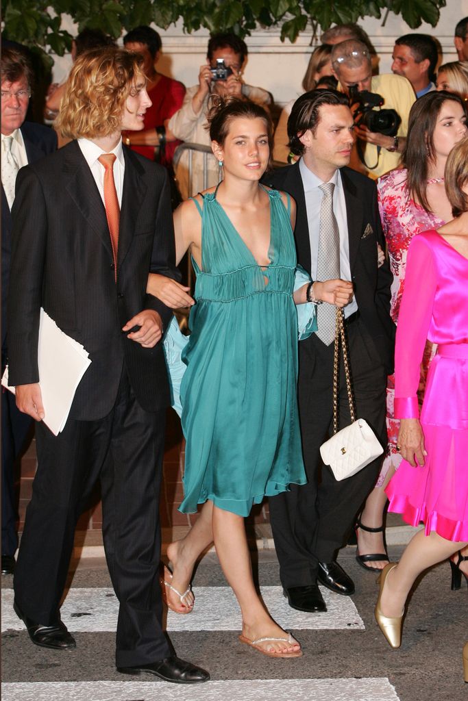 Pierre Casiraghi y Carlota Casiraghi, en la entrega de llaves al príncipe Alberto II, celebrada tras la misa de entronización (julio de 2005).
