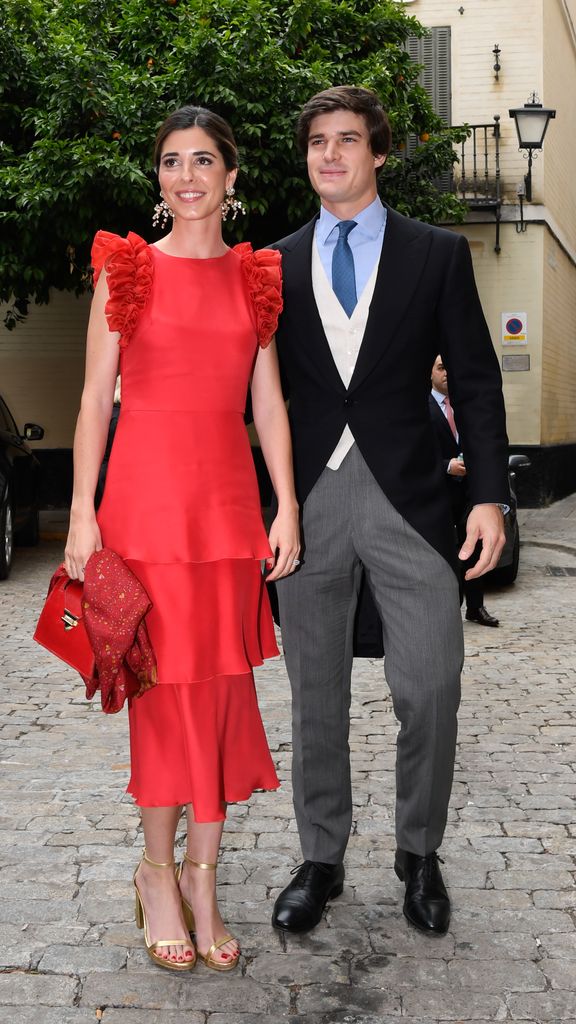 Belén Corsini y Carlos Fitz-James Stuart en la boda de Borja Corsini y María Roiz de la Parra en Sevilla, 2022.