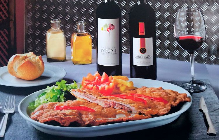 El tradicional chachopo es la especialidad del restaurante ovetense Mesón Casa Pedro. Foto: www.mesoncasapedro.es
