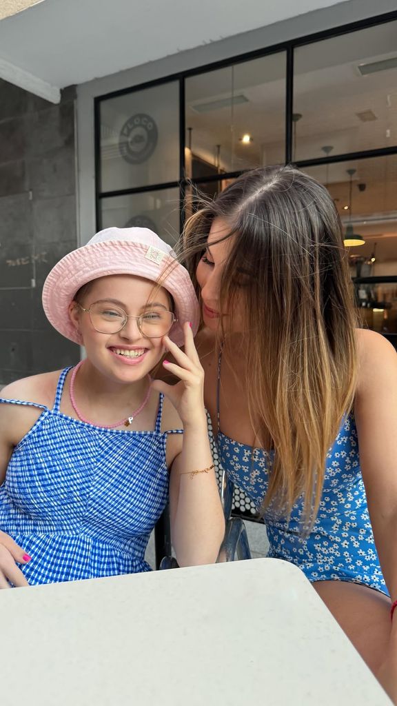 Muere Paula Cisneros, hermana de la influencer Sara Cisneros, que visibilizó el síndrome de Down en las redes sociales