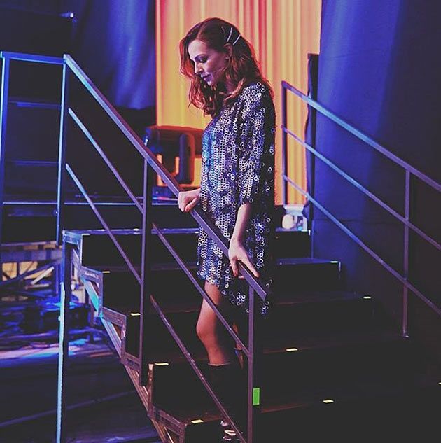 Eva González con vestido de lentejuelas