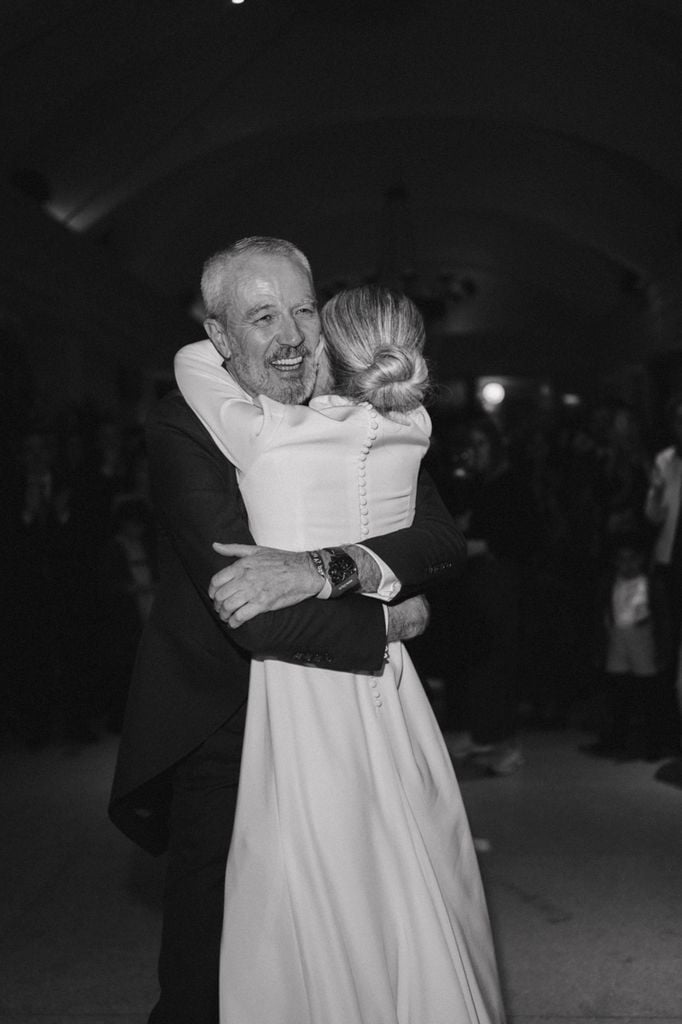 Apertura de baile nupcial de Elima con su padre