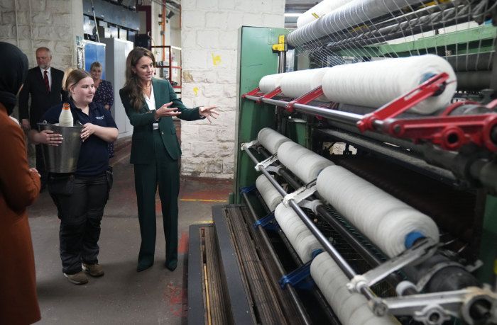Princesa de Gales en una fábrica de ropa 