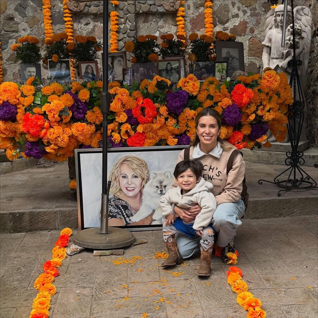 Andrea Escalona le colocó un altar especial a su madre en su quinto aniversario luctuoso.