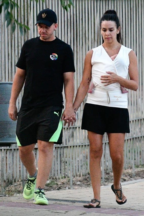 Cristina Pedroche y David Muñoz con su hija