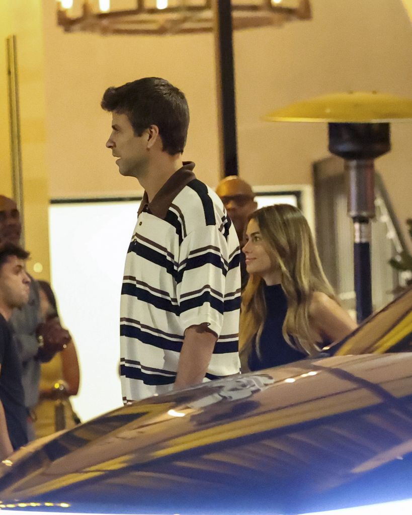 Gerard Piqué y su novia Clara Chía Martí llamaron la atención al salir para una cena romántica en el popular restaurante de celebridades Catch LA.
