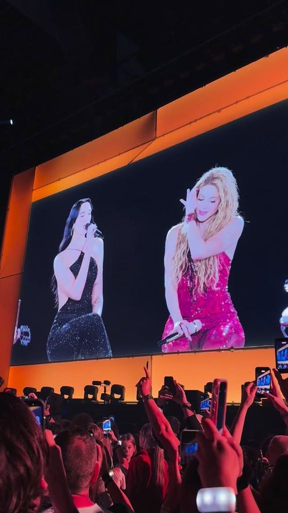 Shakira y Dua Lipa juntas en el escenario