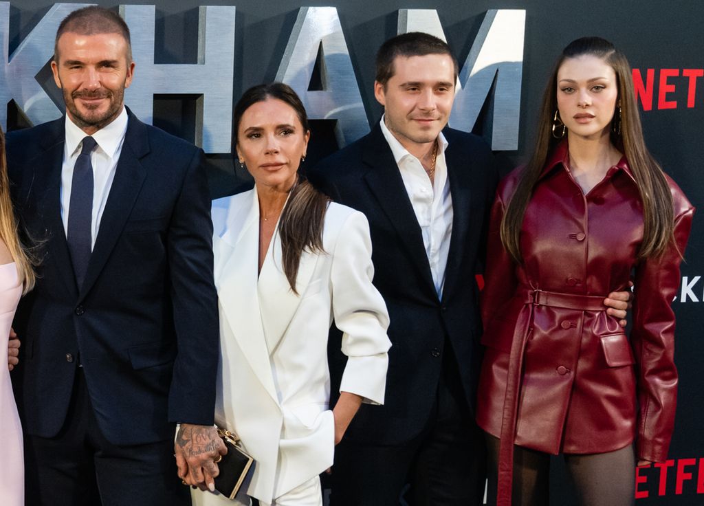David y Victoria Beckham con su hijo Brooklyn y la mujer de este, Nicola Peltz