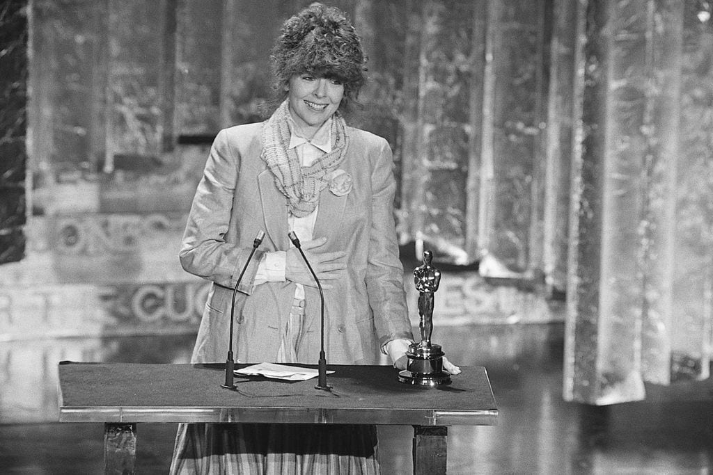 Diane Keaton recoge su Oscar por su papel en 'Annie Hall', en 50º edición de los premios