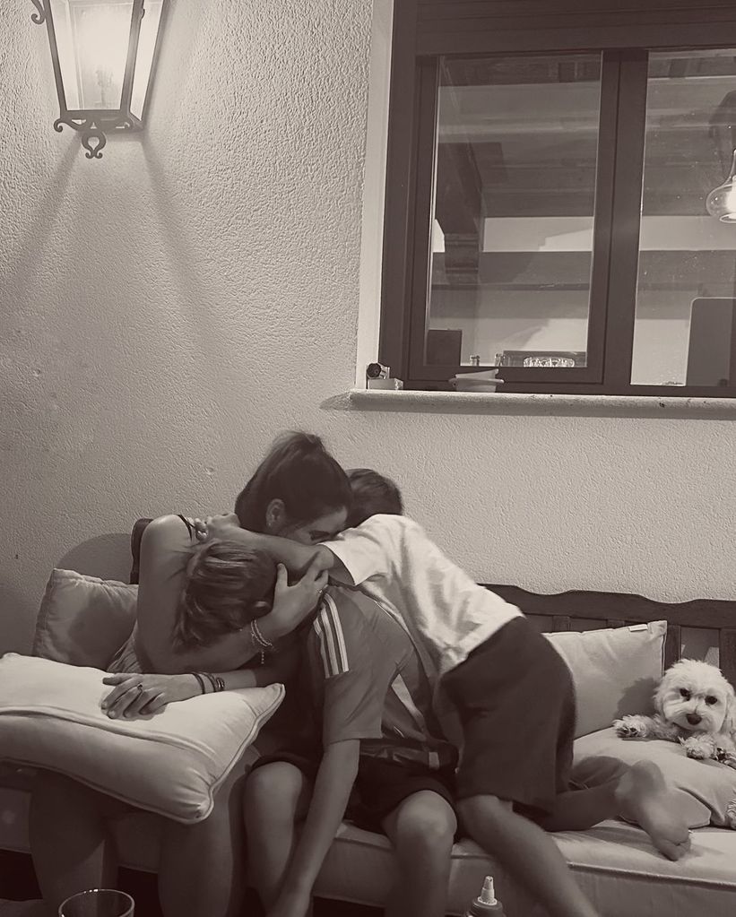 Sara Carbonero y sus hijos Martín  y Lucas. Julio 2024