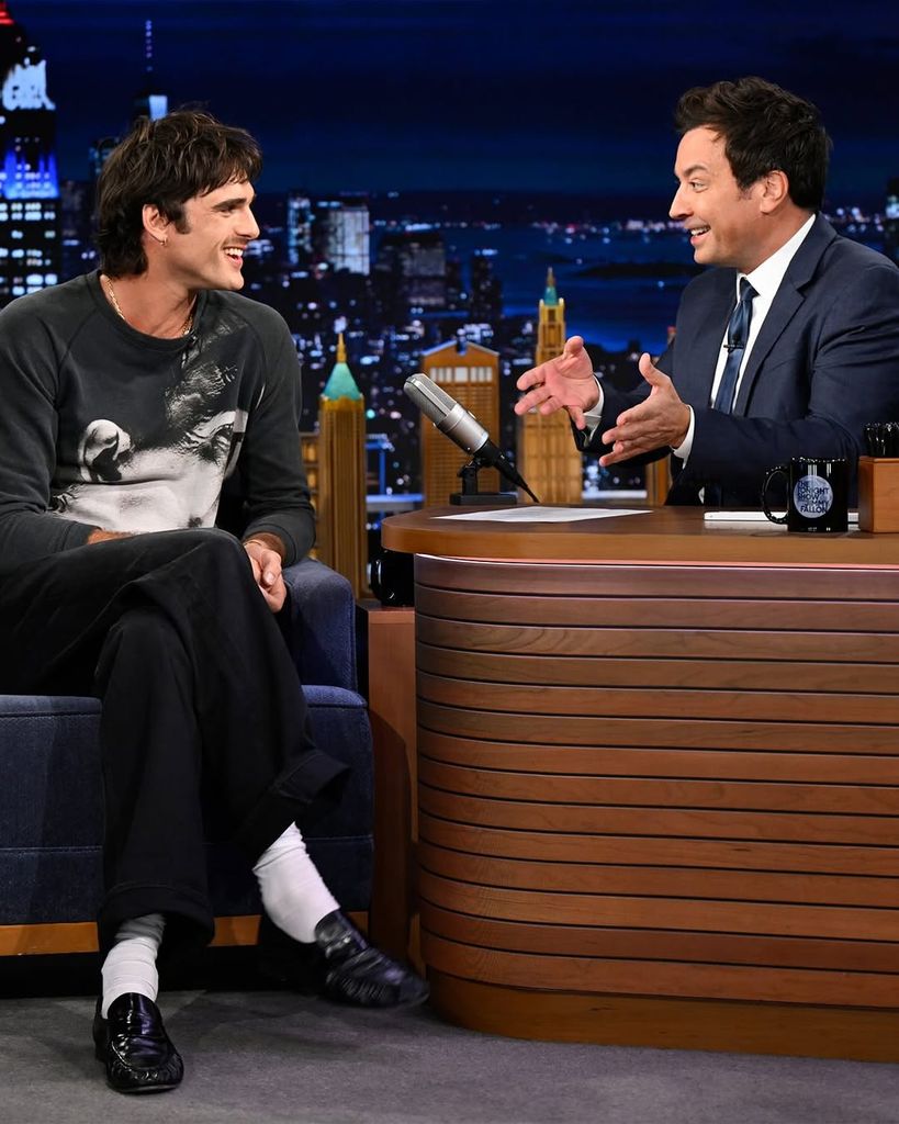 Jacob Elordi bormea con Jimmy Fallon en su paso por el programa