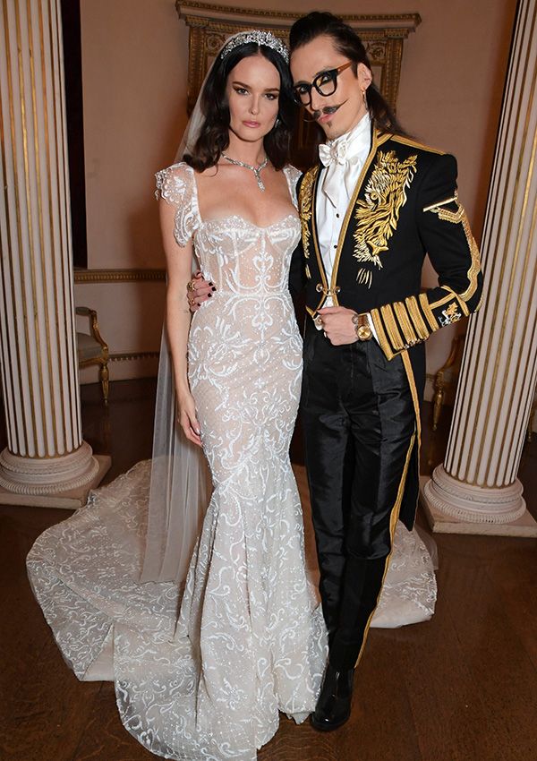 El diseñador Joshua Kane y su mujer, Lottie Archer, el día de su boda