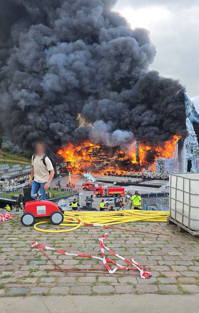 El escenario principal de Tomorrowland fue consumido por las voraces llamas de un incendio por la tarde del 16 de julio. 