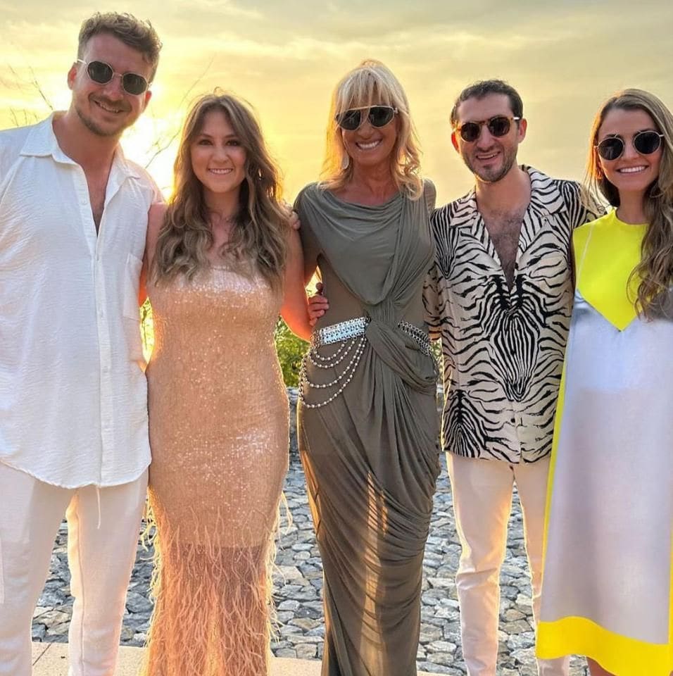 adela micha y su familia
