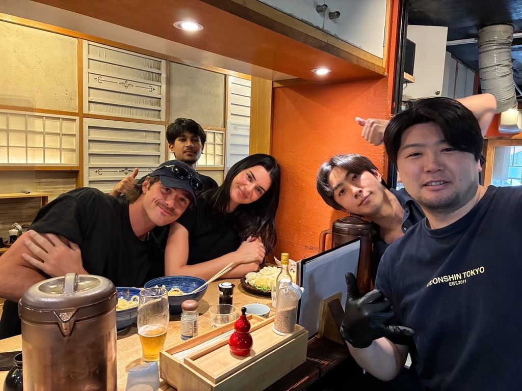 Kendall Jenner y Jacob Elordi cenando en el restaurante Udon Shin en Tokio