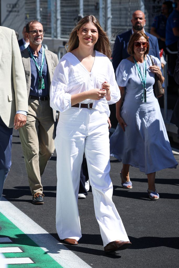 La infanta Sofía asiste al Gran Premio de España. 