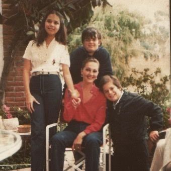 Coco reveló que parte de los restos de su hermano descansarán junto a su mamá y a su hermana