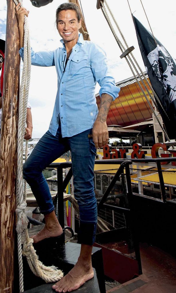 Julio Iglesias Jr. HOLA 4070