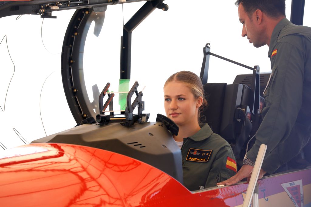 La princesa Leonor, en el avión de combate Pilatus
