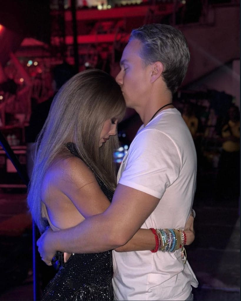 En casa, Manuel Velasco, su esposo, es su mejor compañero de ejercicio.