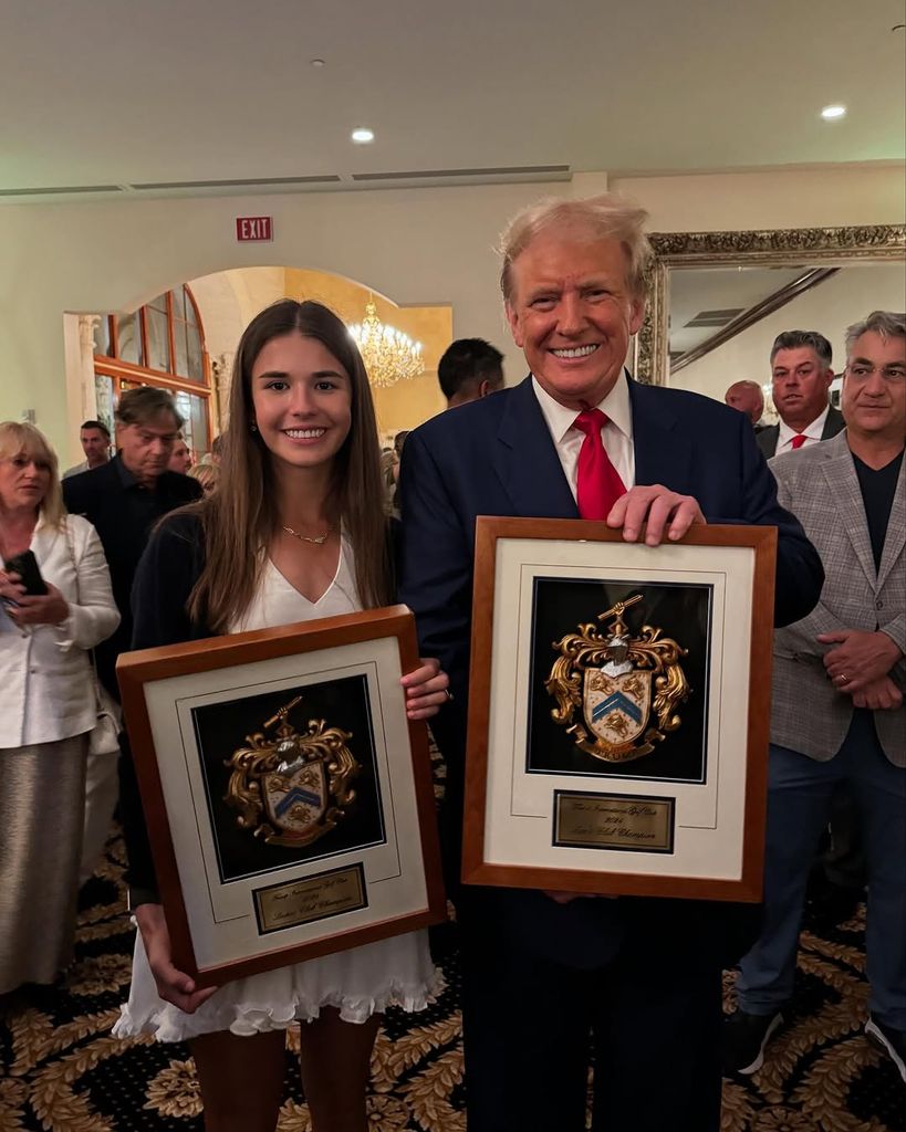 Donald Trump, muy orgulloso junto a su nieta Kai.