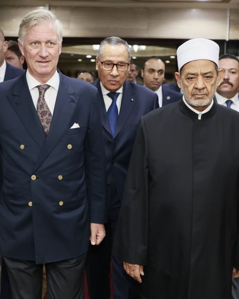 Antes de la inauguración esta noche del Gran Museo Egipcio de El Cairo, el Rey Felipe de Bélgica se reúne con el Gran Imán de la Mezquita de Al-Azhar, un destacado líder espiritual e intelectual del mundo suní 
