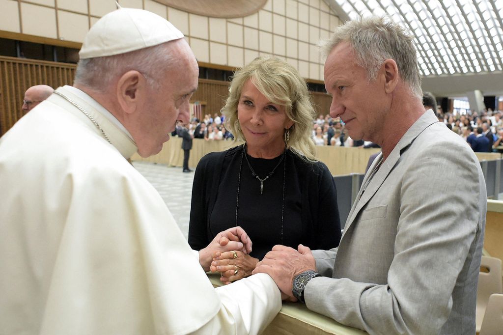 Sting y su esposa, Trudie Styler, en agosto de 2018 durante su encuentro con el Papa Francisco