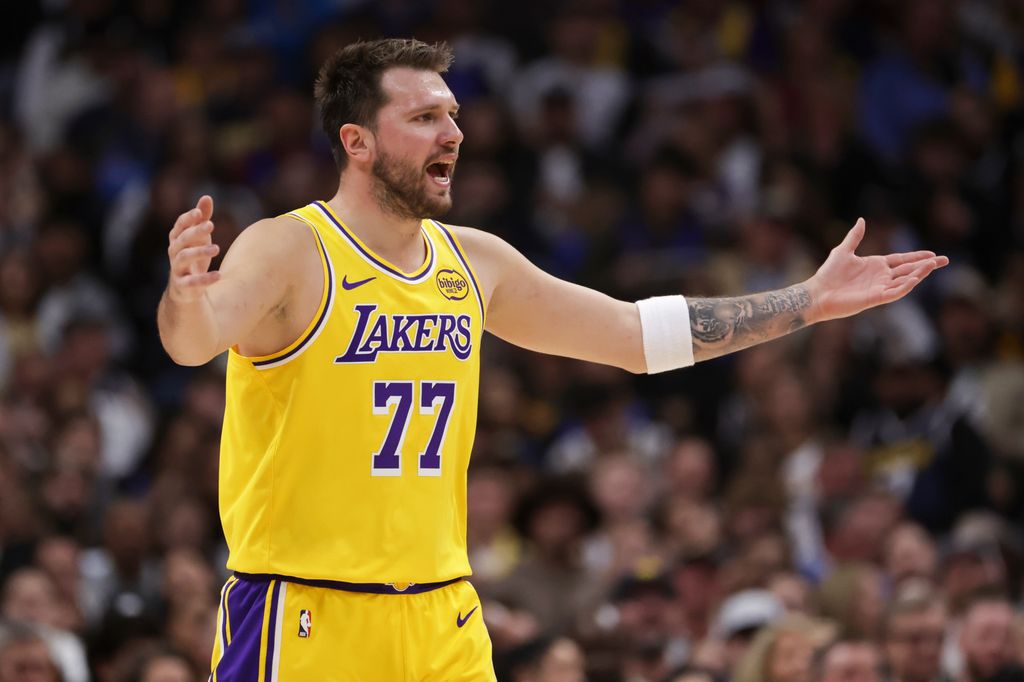 Luka juega como base para Los Angeles
