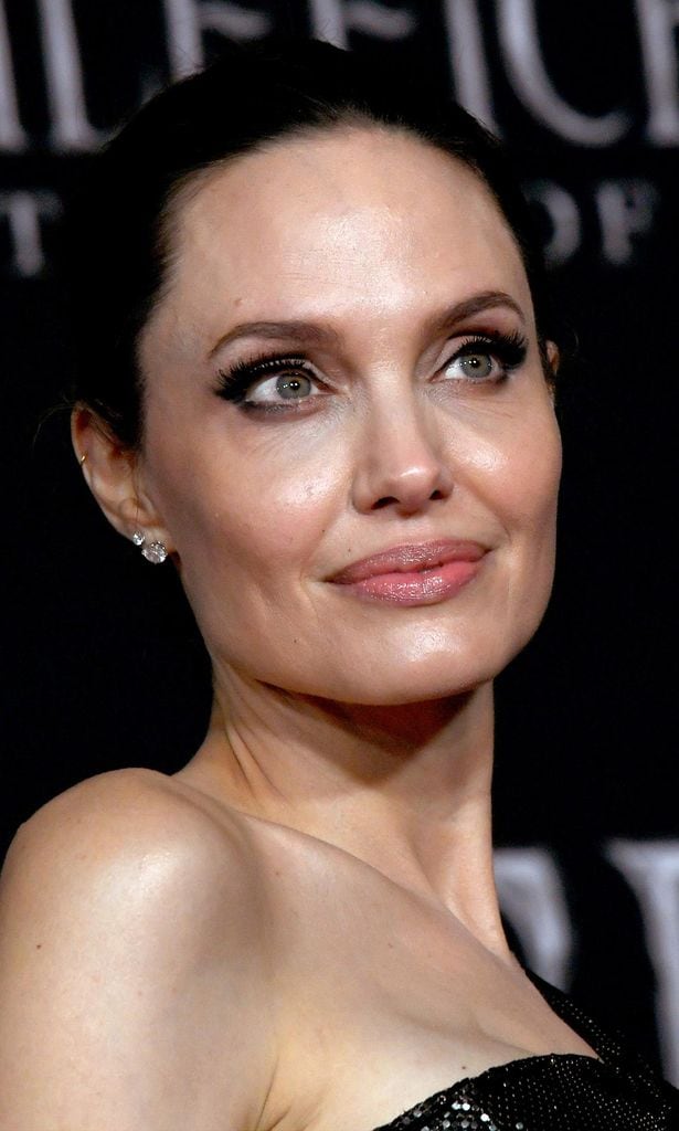 angelina jolie en la world premiere of disney 39 s maleficent mistress of evil quot red carpet