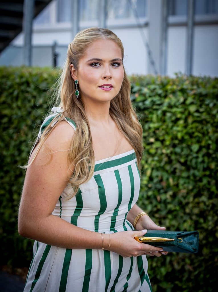 Amalia de Holanda durante la ceremonia inaugural de los Campeonatos Mundiales de Hípica 2026 en Aquisgrán, Alemania (agosto de 2026).