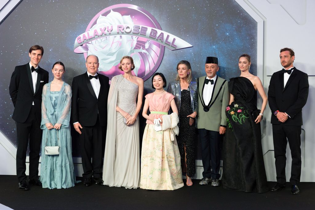 Akiko de Japón fue una de las invitadas de honor al último Baile de Rosa en Mónaco