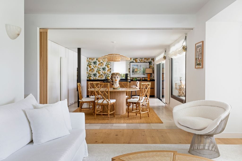 Salón y en una estancia aparte, el comedor