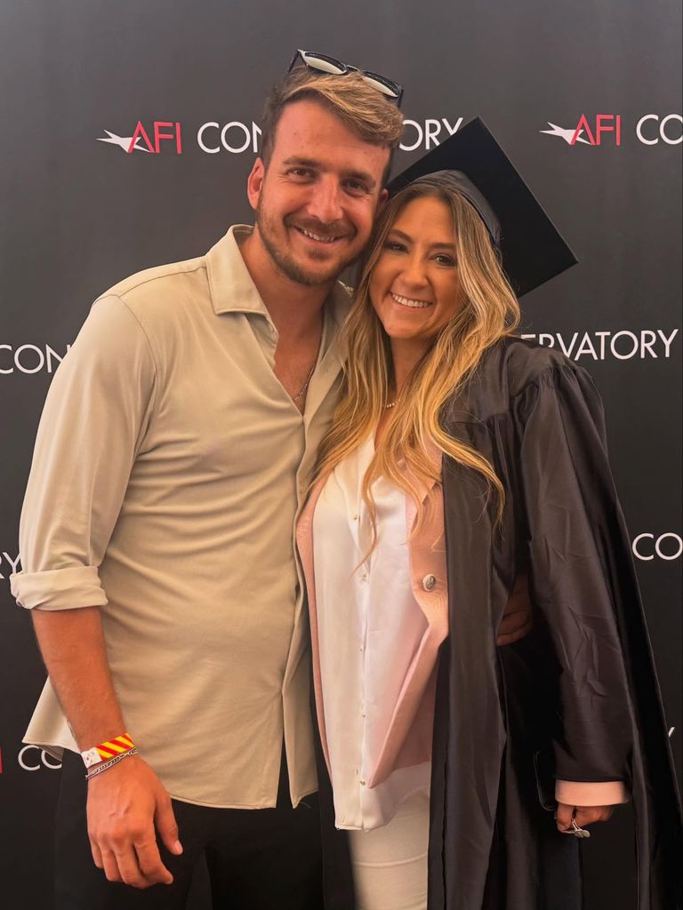 Therese posó recién graduada junto a su esposo, Yosef