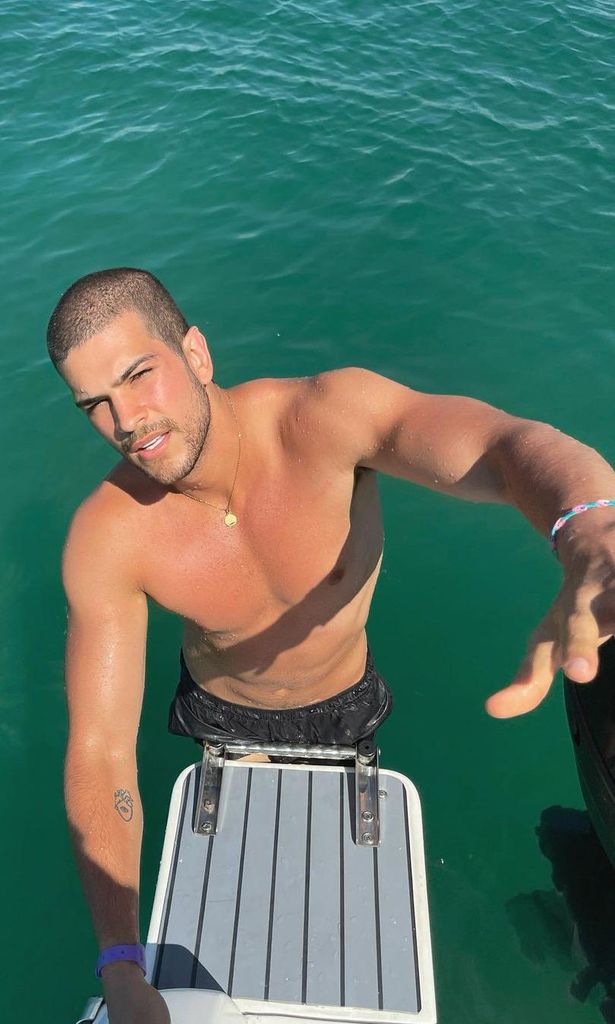 bernardo flores