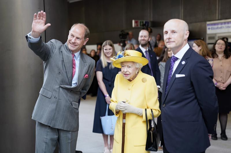 Isabel II y su hijo, el conde de Wessex