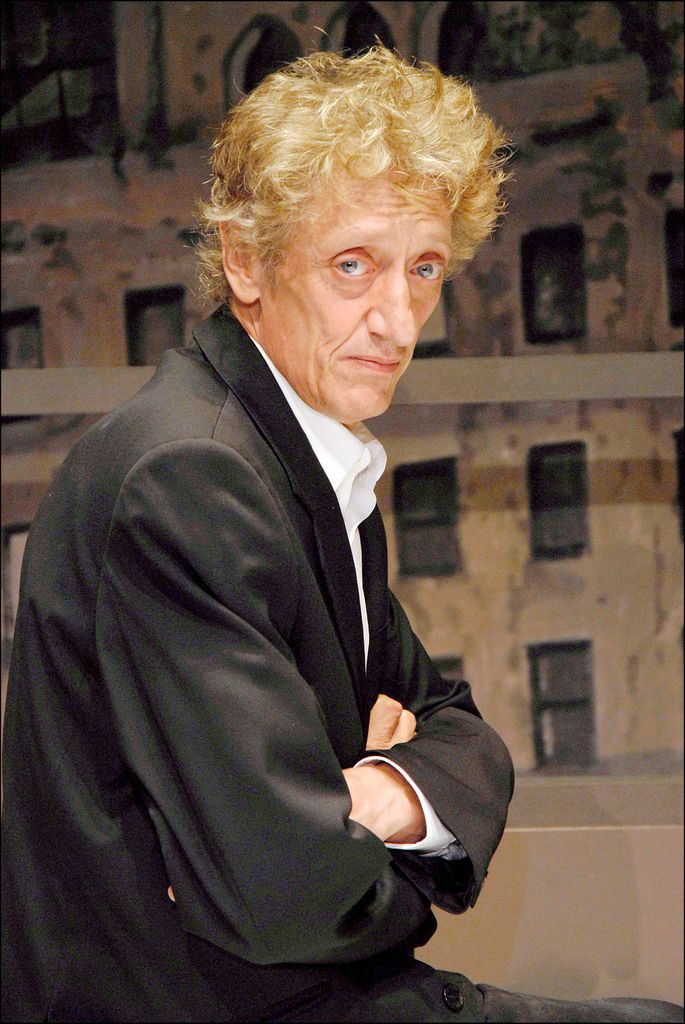 Enrique San Francisco en la presentación de una obra de teatro