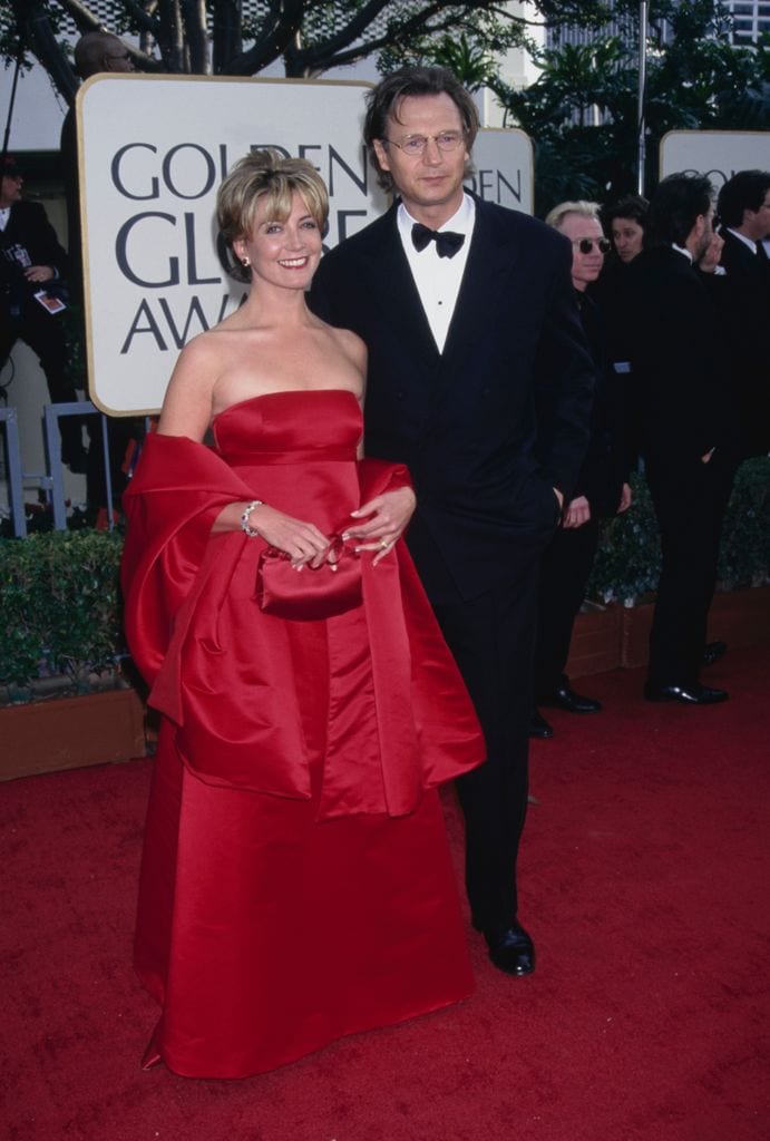 Natasha Richardson (1963-2009) y su esposo Liam Neeson en la 54a. edición de los Golden Globe Awards, en enero de 1997. 