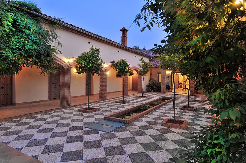 finca-la-fronda-huelva_Patio-Arcos