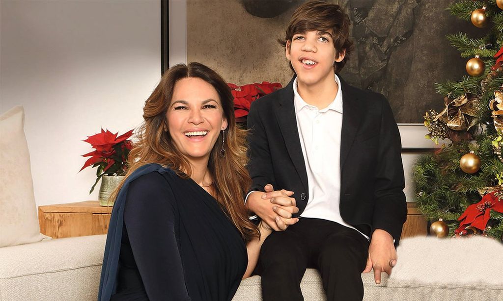 Fabiola Martínez y su hijo Kike